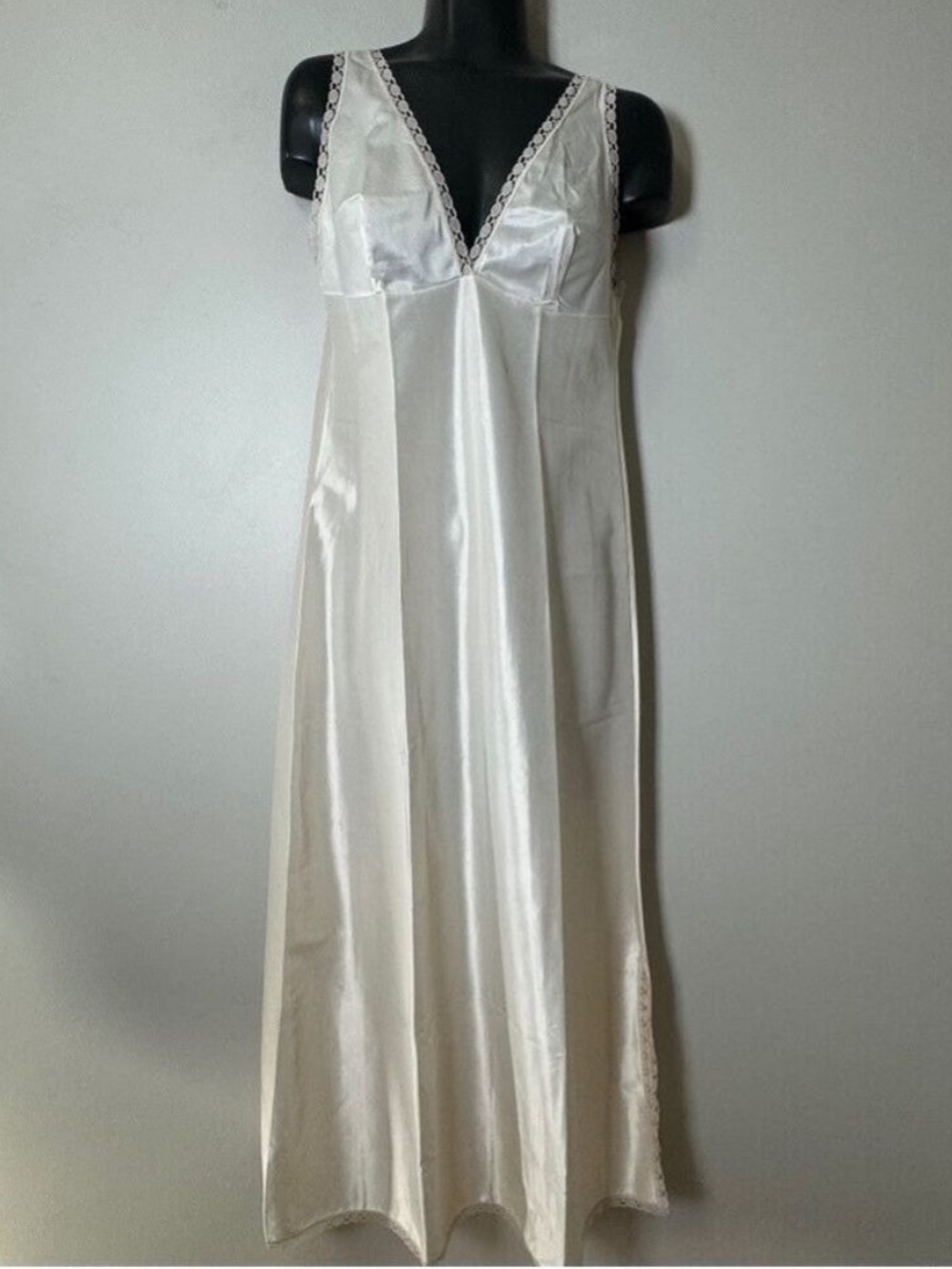 Vintage Elegant Cream Satin Nightgown size 34 Small-Medium